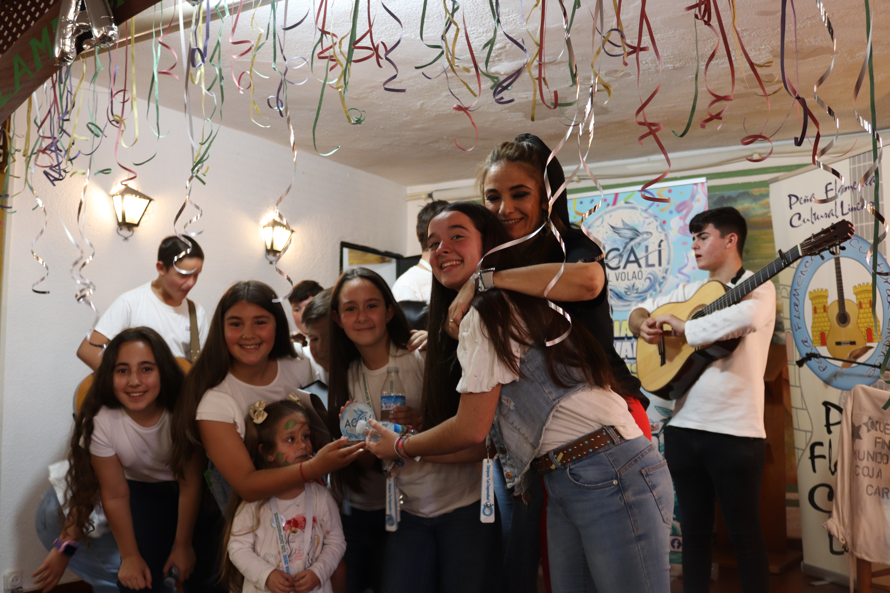Entrega de trofeo con la cantera
